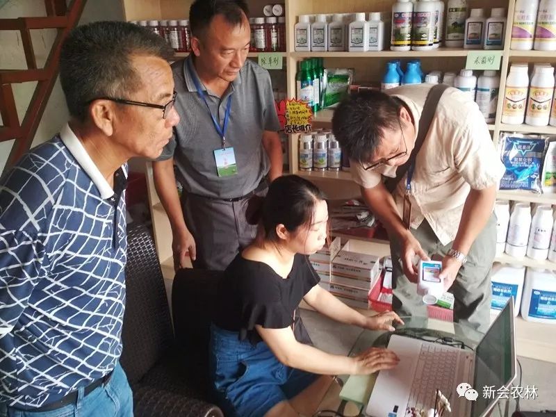 我区核发首批农药经营许可证，农药零售迈向规范化管理新阶段